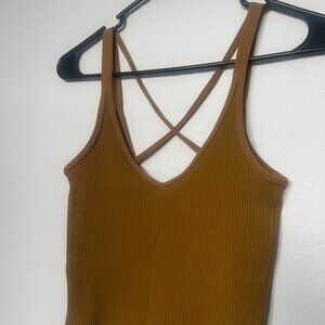 Vuori Rib Crop Tank in Dark Golden